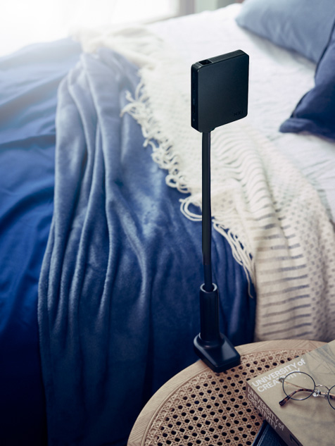 小型静音設計で自由に設置できるベッドルームプロジェクター | NX1