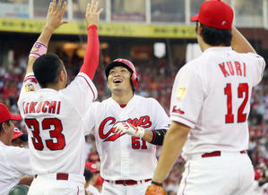 広島鈴木誠也弾！ビッグヘッドモンスター丸に感謝 - プロ野球 : 日刊