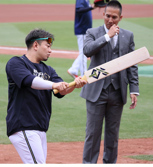 広島】大谷翔平が練習で話題、OBでクリケット転身木村昇吾が両チームに