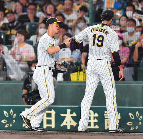 ヤクルト】村上宗隆第1打席は佐藤輝明好捕で右飛 藤浪晋太郎との