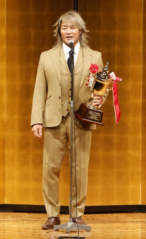 新日本棚橋弘至社長は技能賞に笑顔「技巧派のレスラーになりたかったん