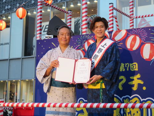 新浜レオン「上野観光大使」任命「人前に立って歌った初めての場所