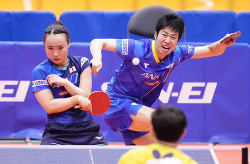 決勝進出の水谷隼「彼女に託した」伊藤美誠「何でも入るかなって」一問