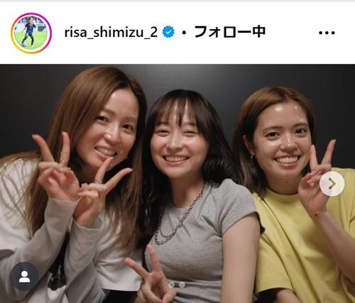 なでしこジャパン清水梨紗と長谷川唯が元日向坂46メンバーと3ショット