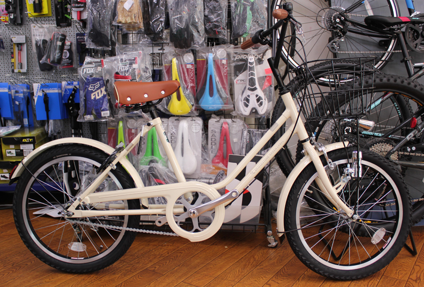 ブリヂストンのミニベロベガスのアイボリーが入荷しました。