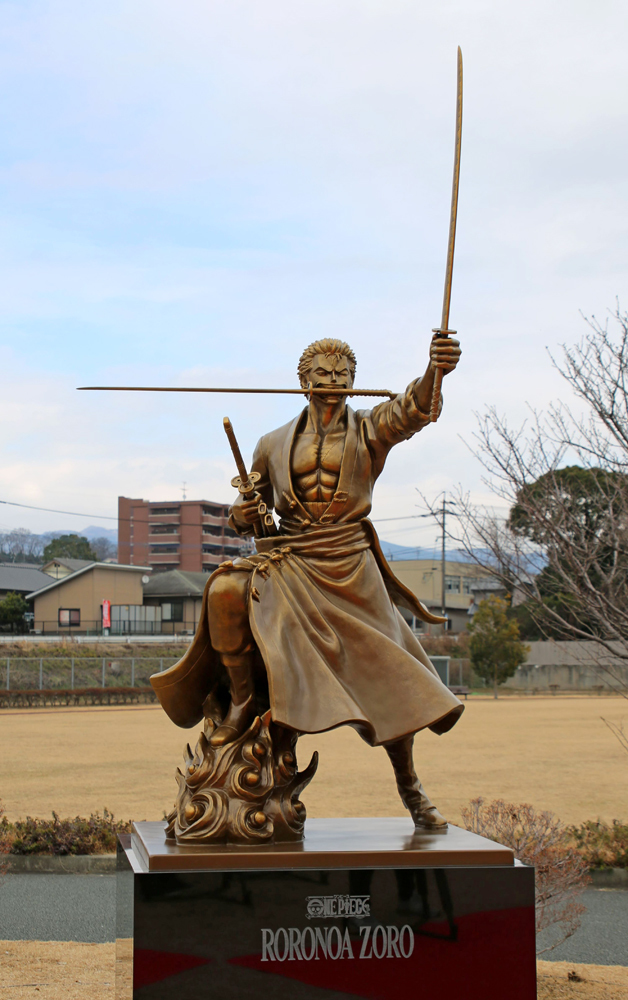漫画「ワンピース」の剣士ゾロ像を設置 熊本県大津町で除幕式