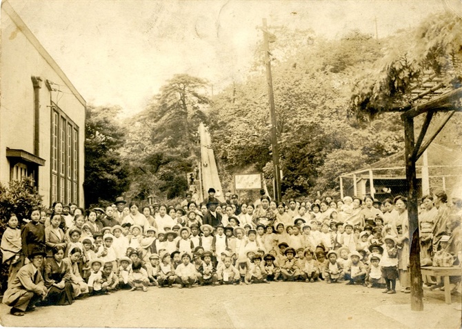 遠足の記念写真 輝いていた満州の生活｜【西日本新聞me】