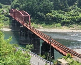 球磨川第一橋梁」 災害遺構として保存・展示を計画｜【西日本新聞me】