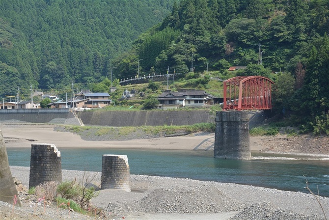 球磨川第一橋梁」 災害遺構として保存・展示を計画｜【西日本新聞me】