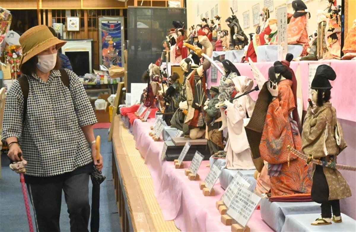 元高校教諭の人形作家 福岡・嘉麻市の佐藤さん 歌舞伎の鷺娘や聖母