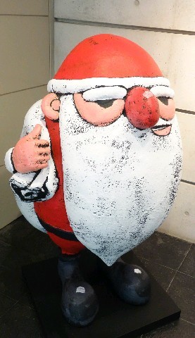 谷口智則さんの代表作「100にんのサンタクロース」（2013年