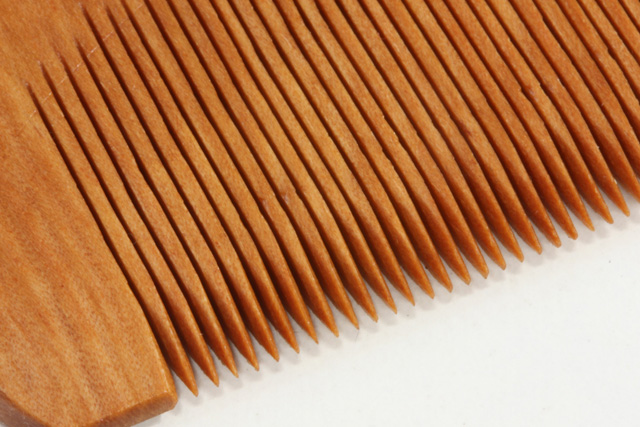 髪一本一本を梳る お六伝説×木曽櫛細工 - COMZINE by NTTコムウェア