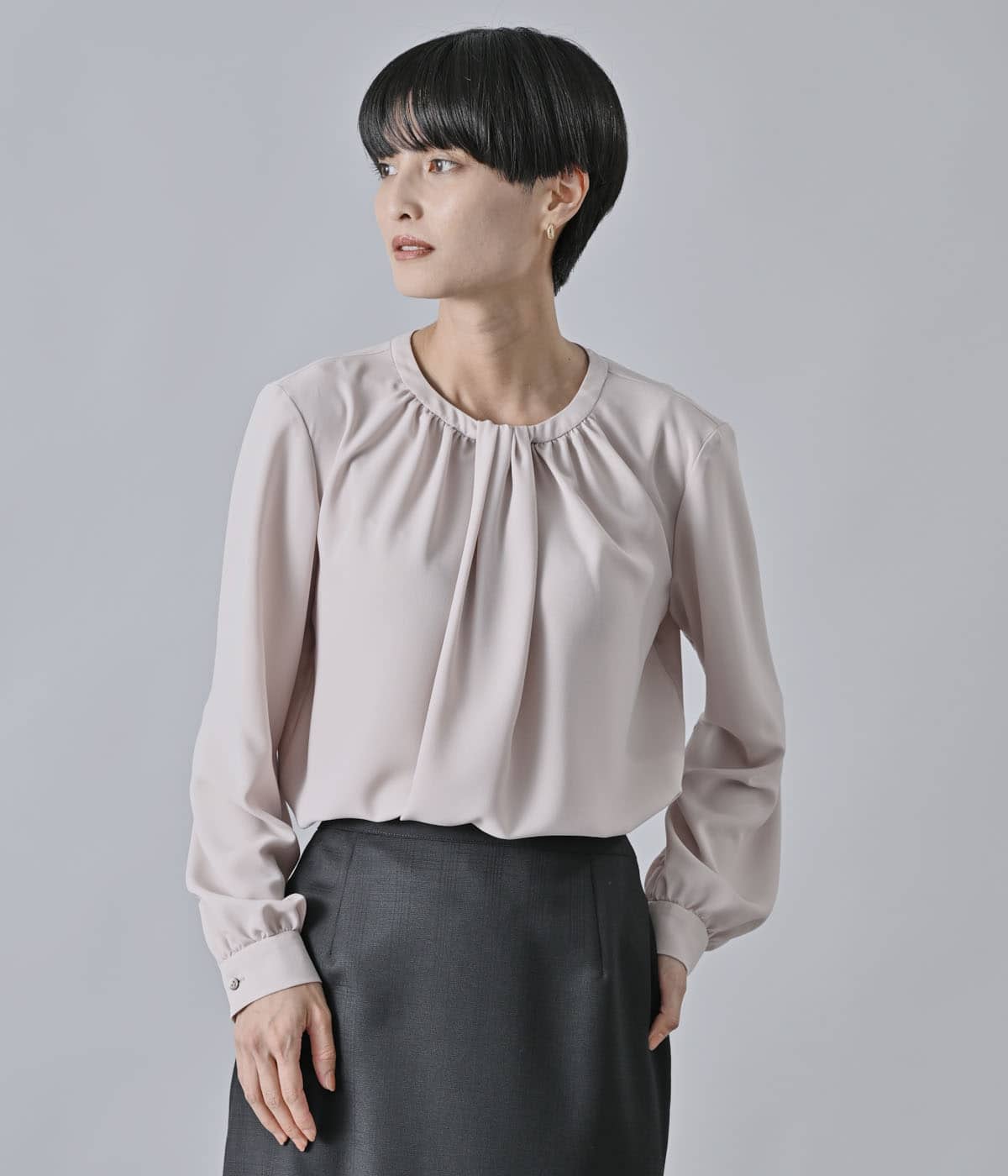 ストレッチジョーゼット ギャザーデザインブラウス(26616531-2025