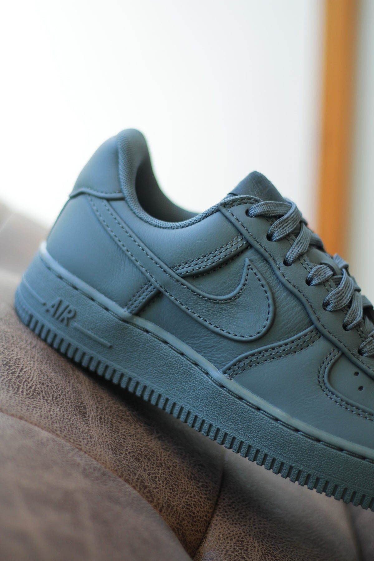 NIKE AIR FORCE 1 LOW RETRO PREMIUM 