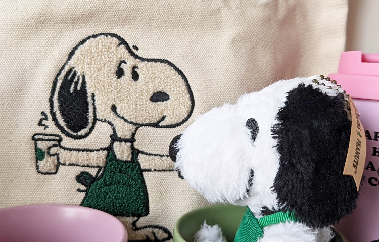STARBUCKS®×PEANUTS初コラボ! | COLUMN | SNOOPY.co.jp：日本の