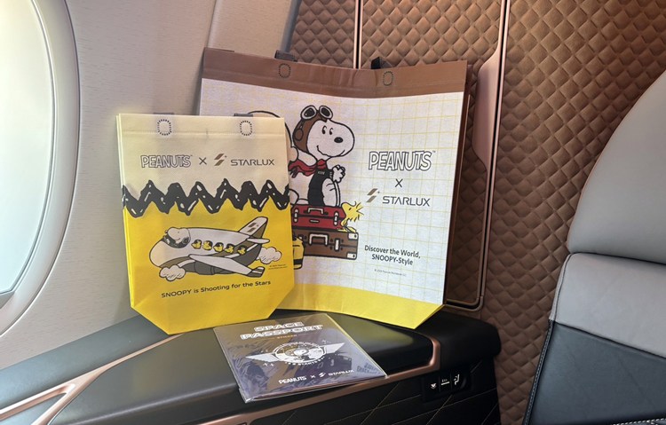 PEANUTS × STARLUX」で至福の空旅を♪ | COLUMN | SNOOPY.co.jp：日本