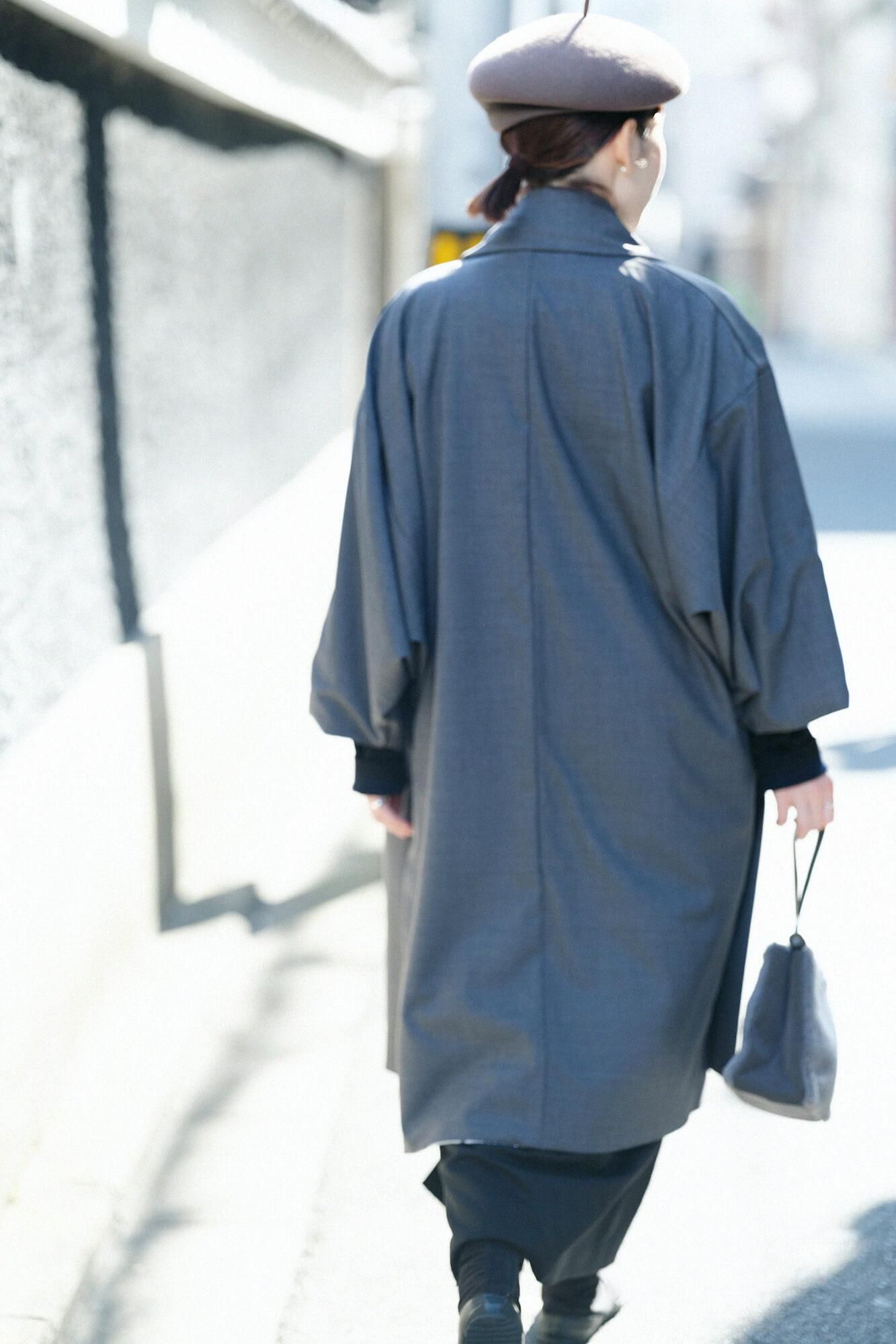 梳毛（そもう）×モスリン もじり袖 可逆（かぎゃく）／濃灰（こいはい