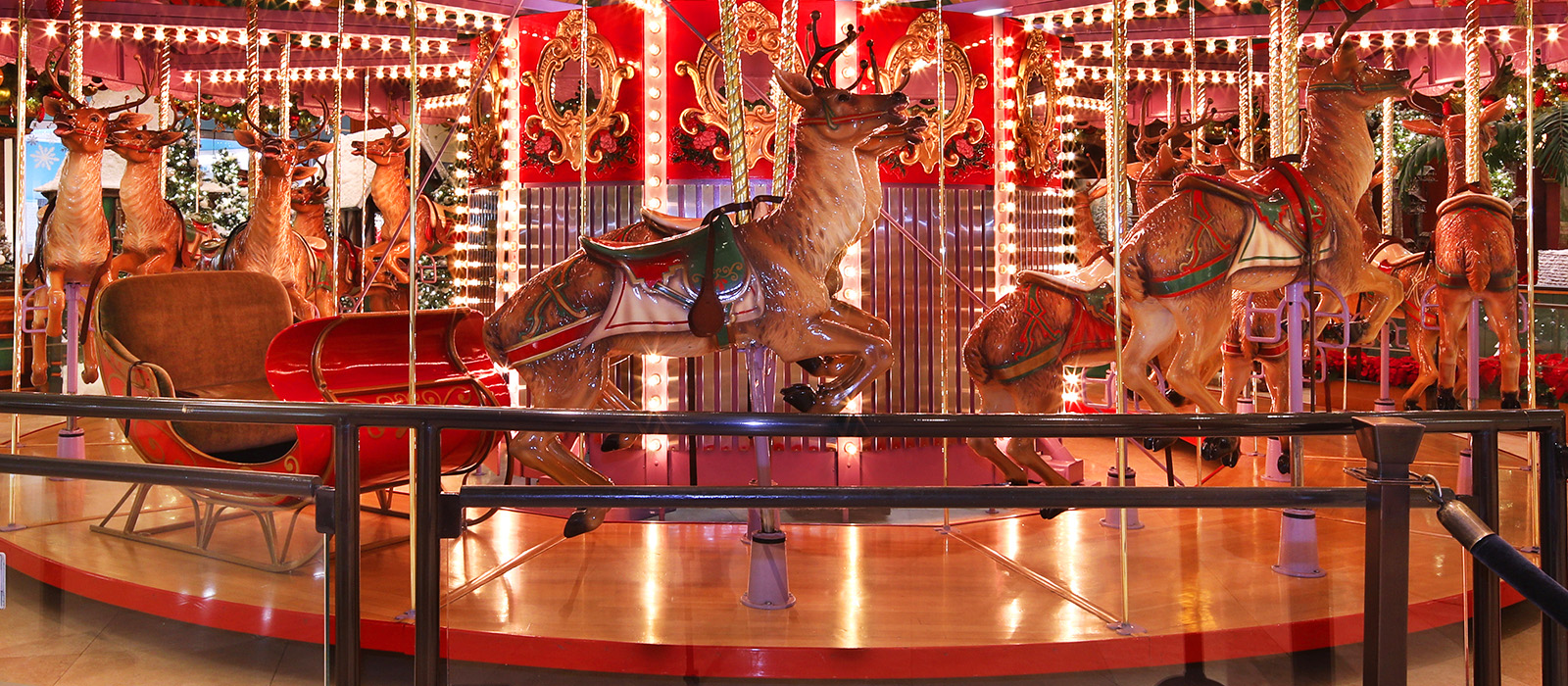 Santa's Express Train and Reindeer Carousel – South Coast Plaza
