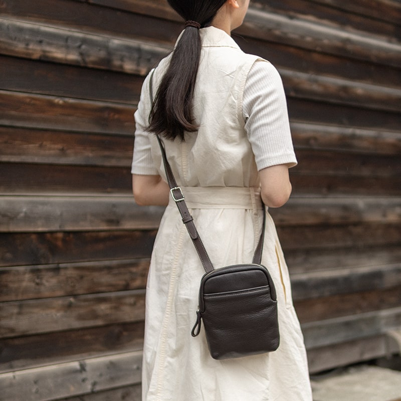 カジュアルな装いと、ショルダーバッグ | ソメスサドル【日本の革鞄と