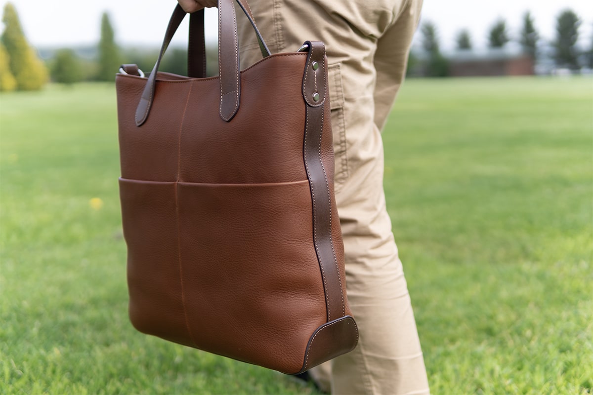 レザートート片手に春の旅へ｜数量限定 ブルトン トートバッグ