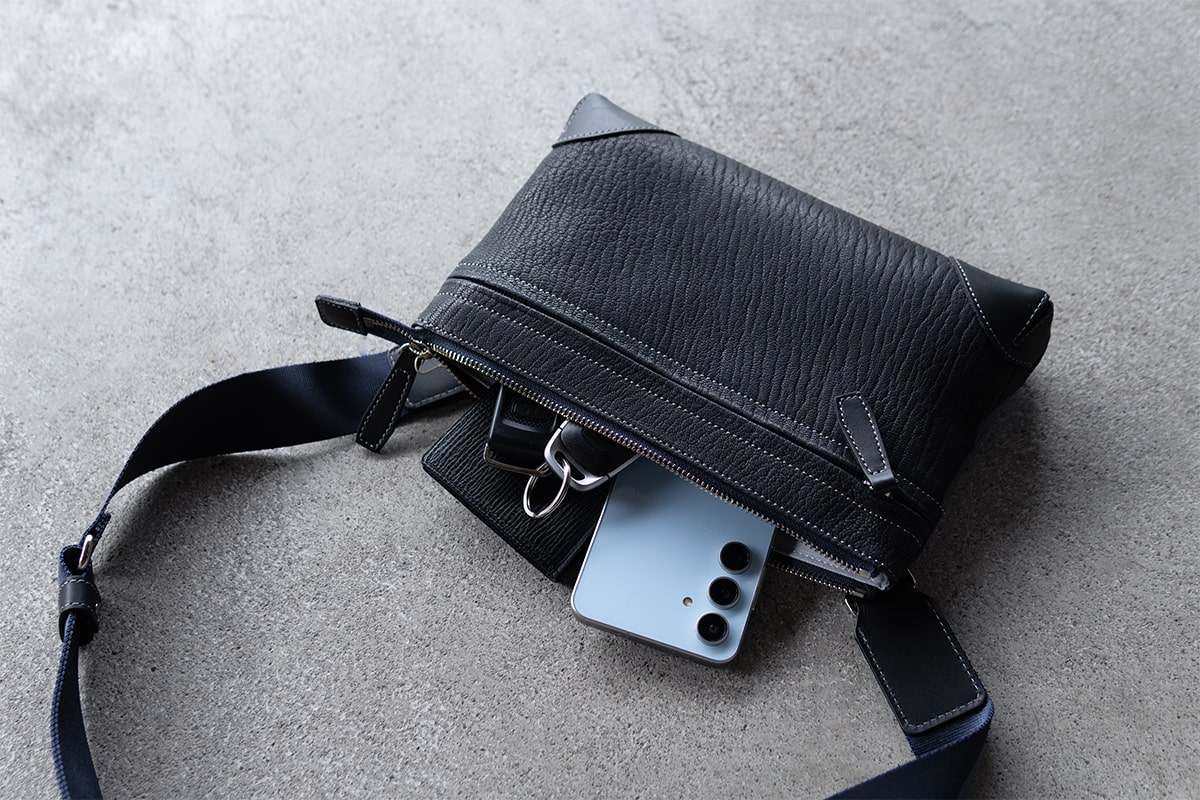 軽やかに、しなやかに、大人の品格を纏う「トロット」限定コンパクト