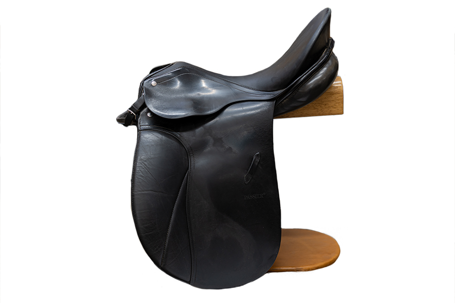 PASSIER馬場鞍 パイピング修理 | ソメスサドル【日本の革鞄と馬具】