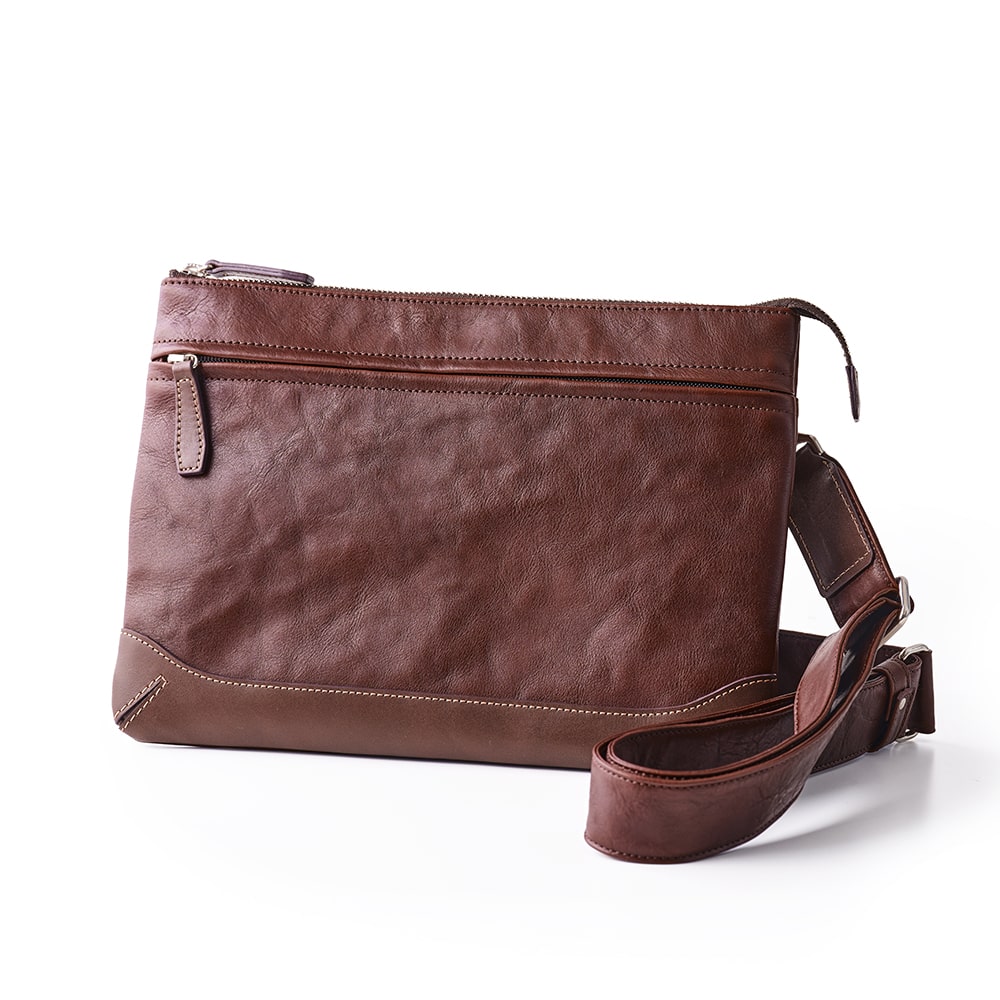 レザーを軽快に、カジュアルに、ヌメ革のスリムショルダー｜トロット