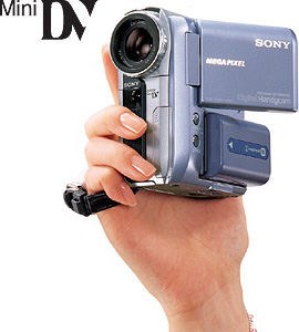 News and Information 明るい画面で晴天下での快適撮影を実現する