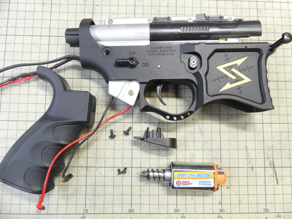 □SAATカスタムブログ□G&G製電動ガン AR-15 SBR8 カスタム＆分解