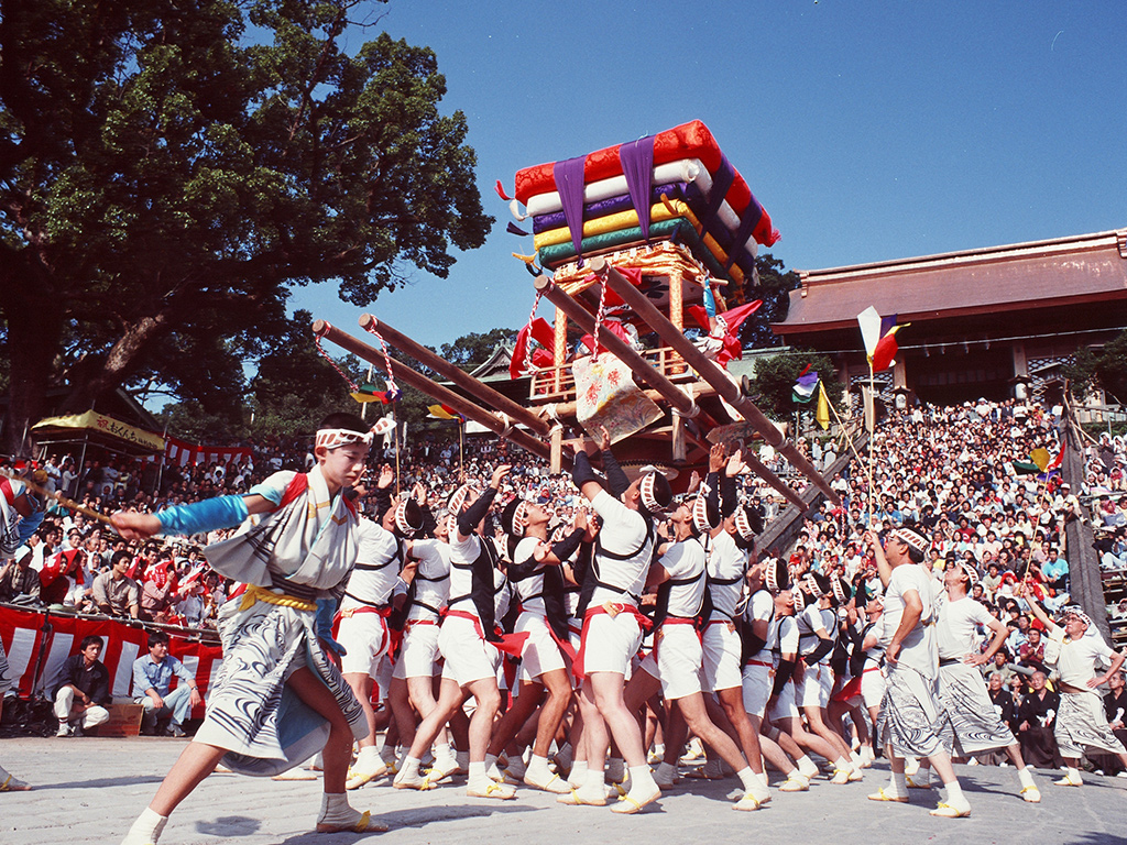 勇壮華麗な堺のふとん太鼓の歴史や見どころを特集。泉州の秋祭りは堺から！