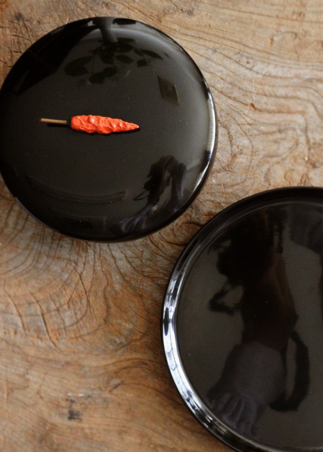 輪島塗唐辛子摘み菓子器 小盆付 トウガラシ 漆の菓子器 煎茶盆 盛り器 漆盆