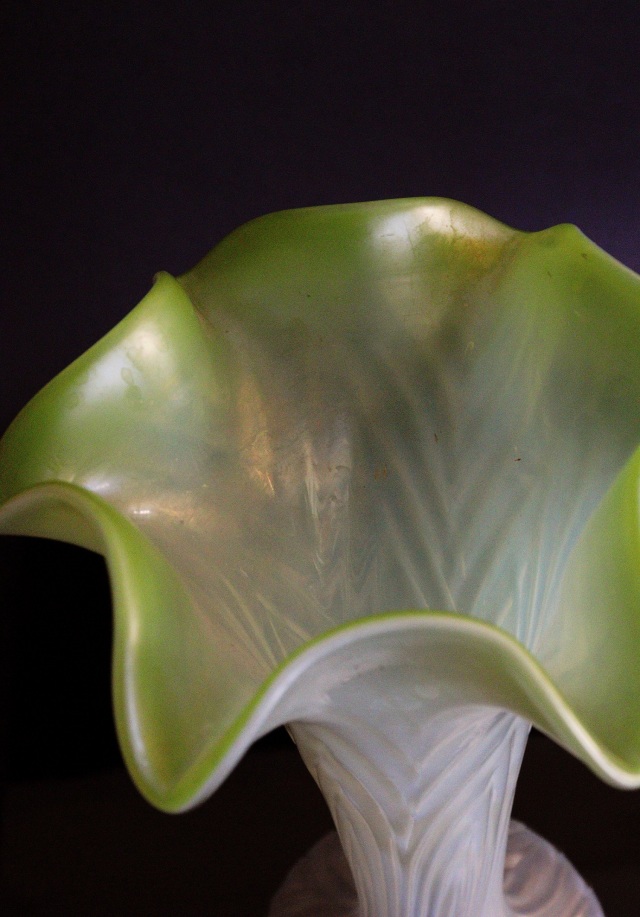 オパルセントガラスのフラワーベース アンティーク Antique Sam's