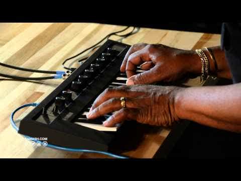 Buy sasku Yamaha Reface CP Mini-Key Keyboard | Sam Ash Music