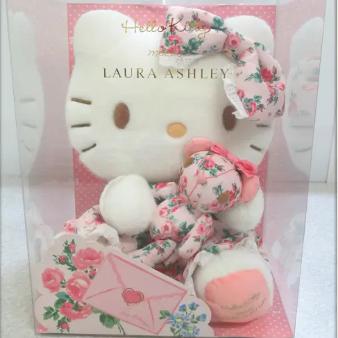 サンリオ ハローキティ x ローラアシュレイ コラボ ぬいぐるみなどをお