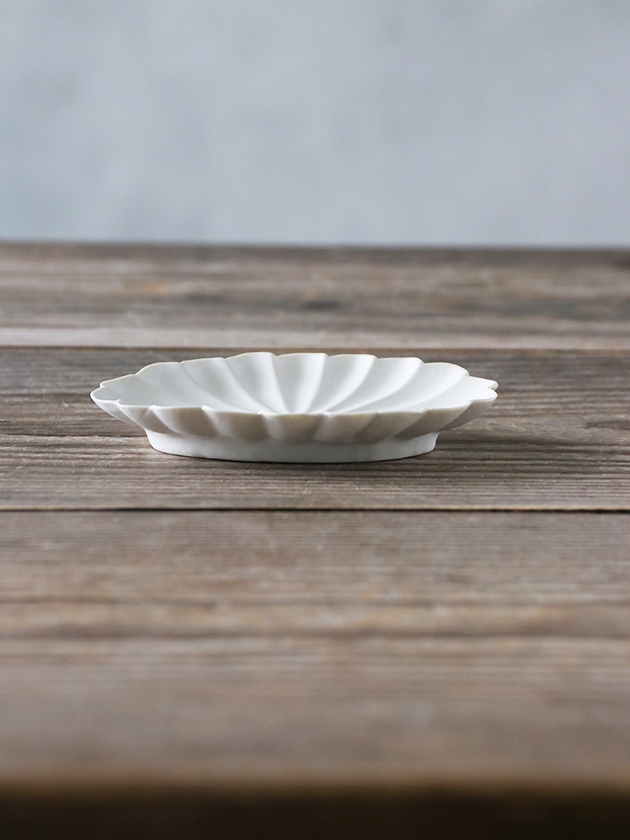 臼杵焼 菊花オーバル豆皿ホワイト