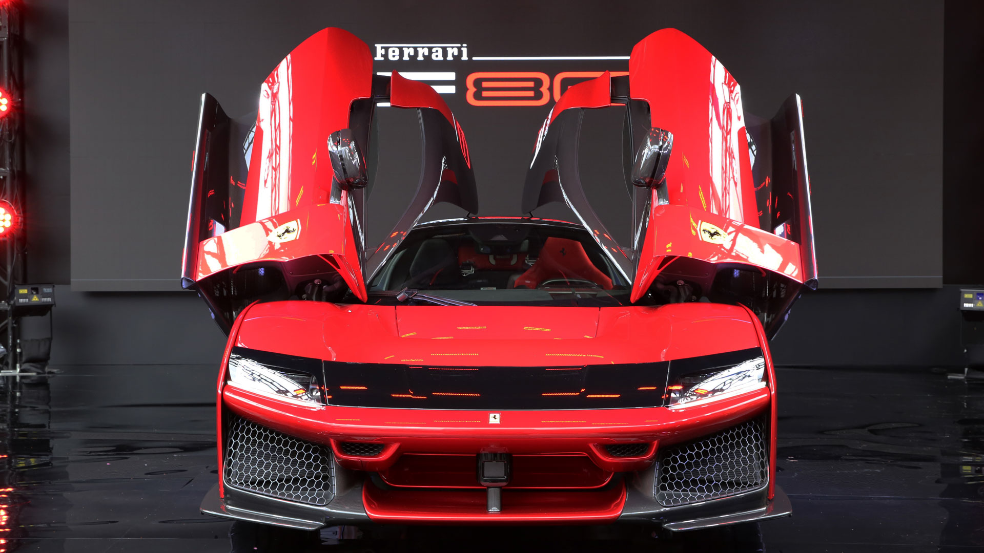 フェラーリF80が日本初上陸! スクーデリアフェラーリチームを迎え