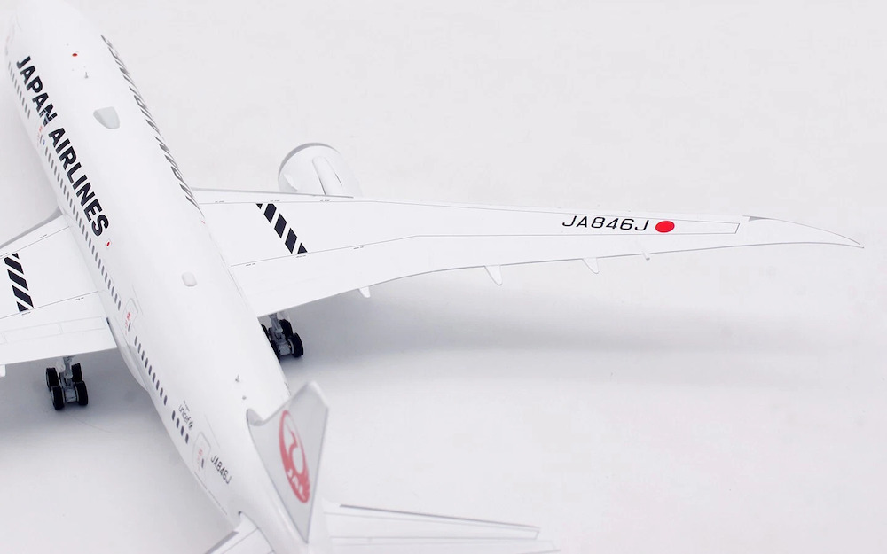ScaleModelStore.com :: B Models 1:200 - B-788-846 - Japan Airlines
