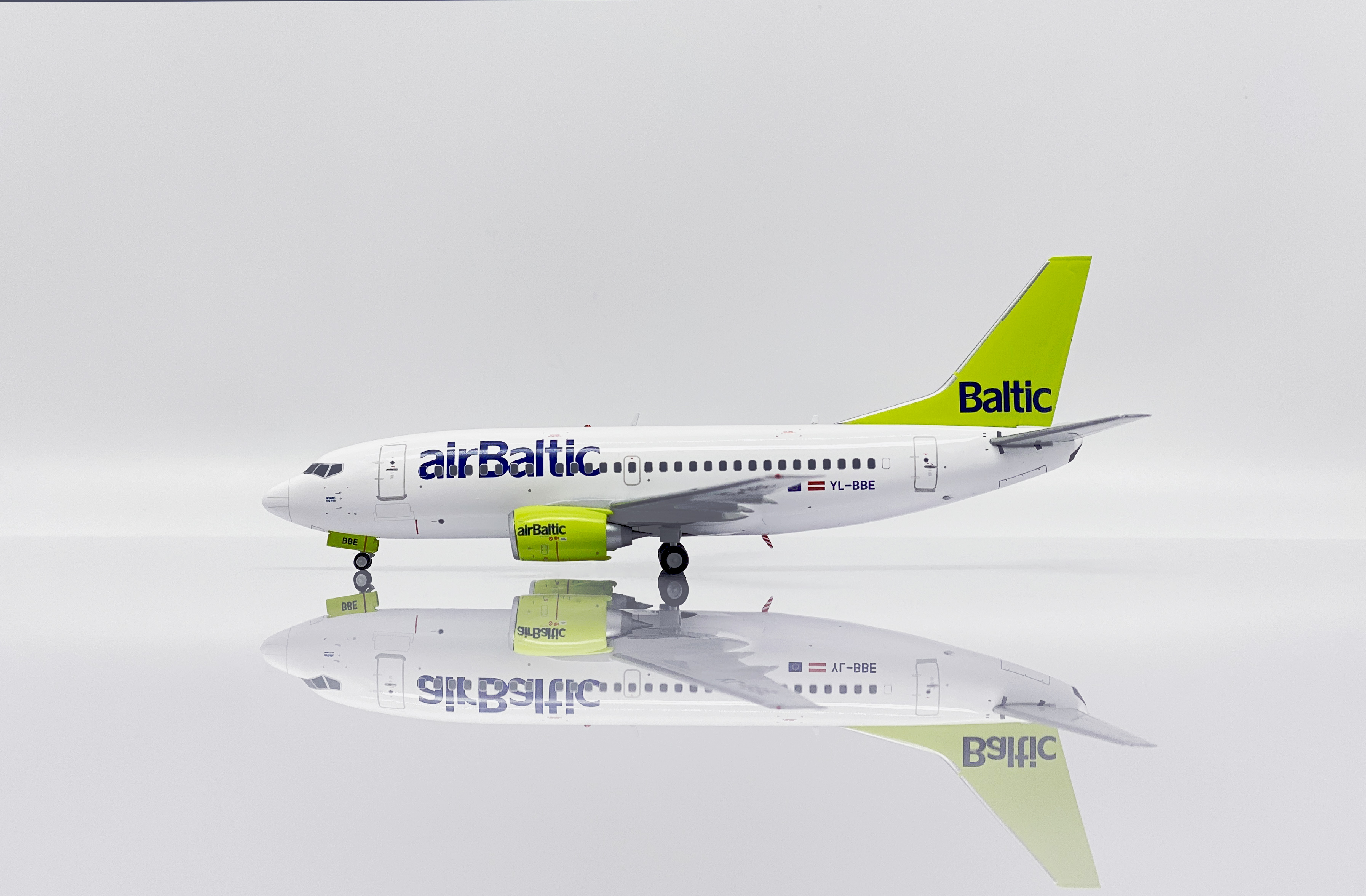 ScaleModelStore.com :: JC Wings 1:200 - XX20240 - Air Baltic