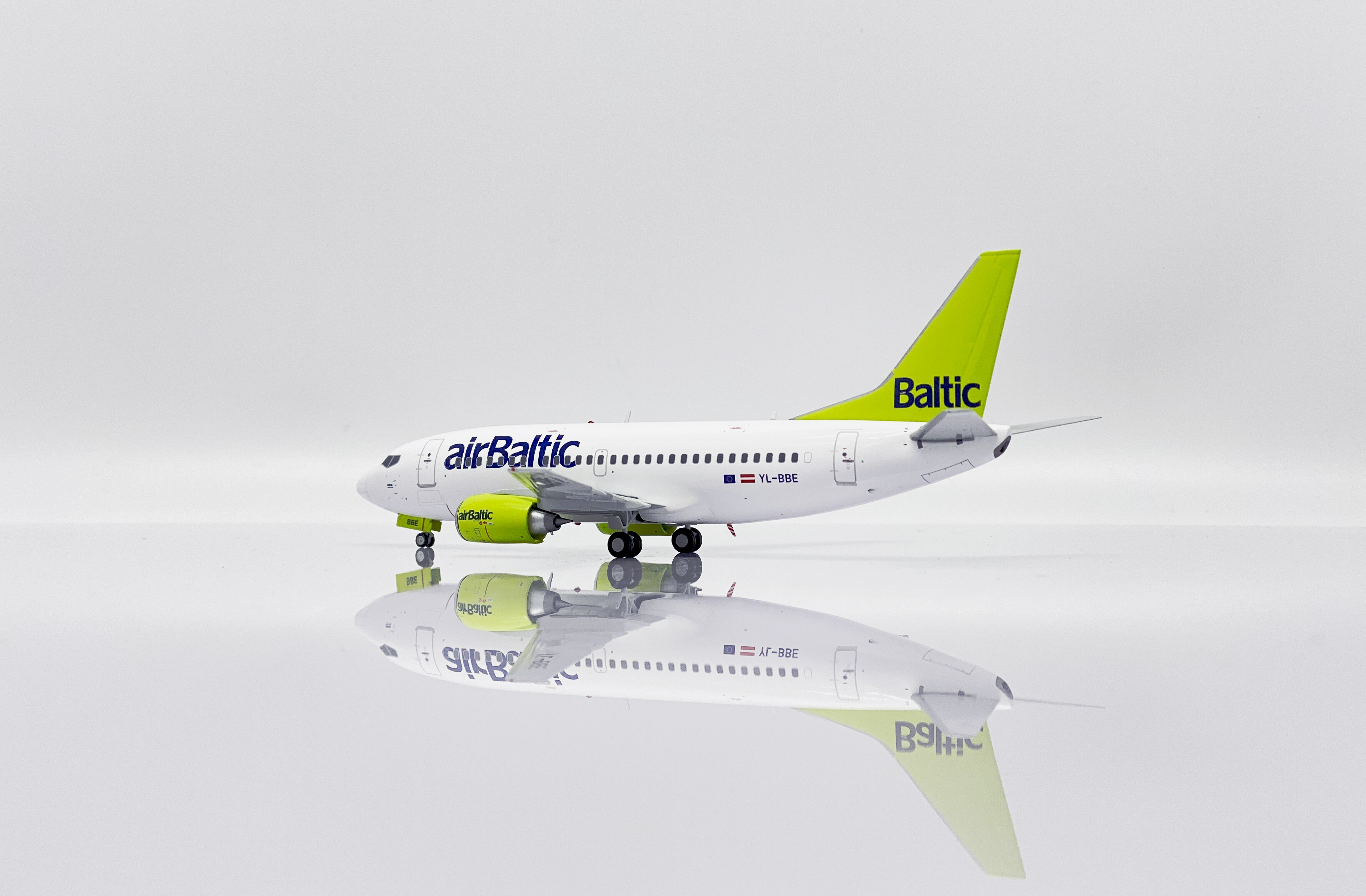 ScaleModelStore.com :: JC Wings 1:200 - XX20240 - Air Baltic