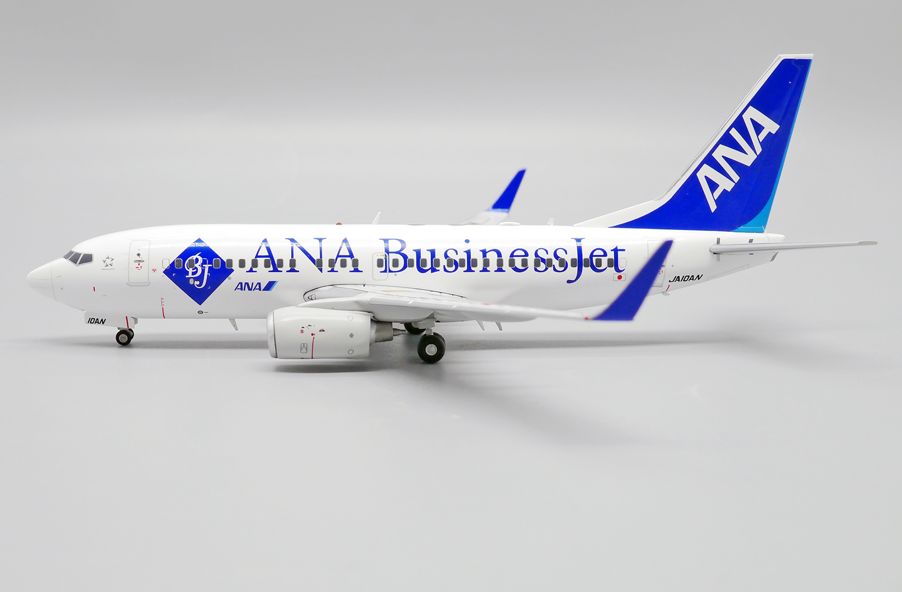 ScaleModelStore.com :: JC Wings 1:200 - EW2737003 - All Nippon