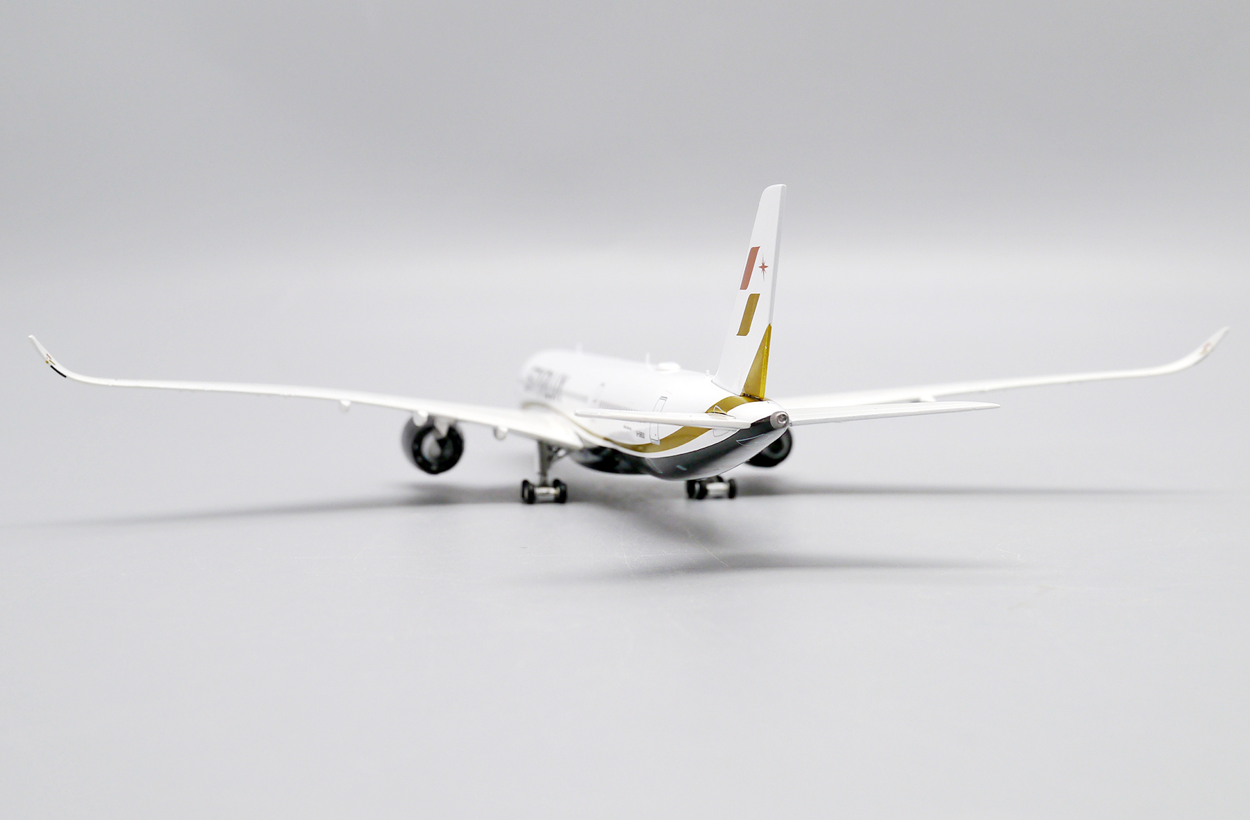 ScaleModelStore.com :: JC Wings 1:400 - EW4359007 - Starlux Airbus