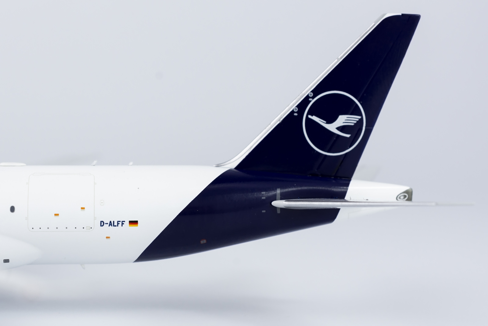 ScaleModelStore.com :: NG Models 1:400 - 72003 - Lufthansa Cargo