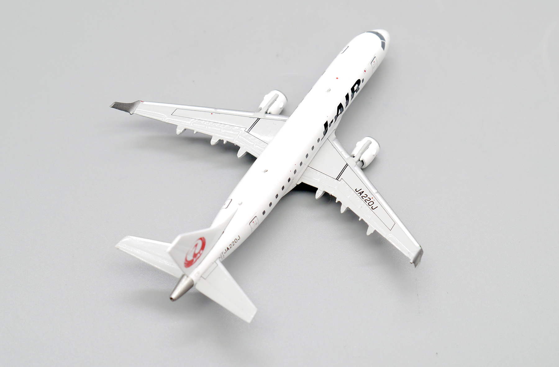 ScaleModelStore.com :: JC Wings 1:400 - EW4170004 - J-Air Embraer