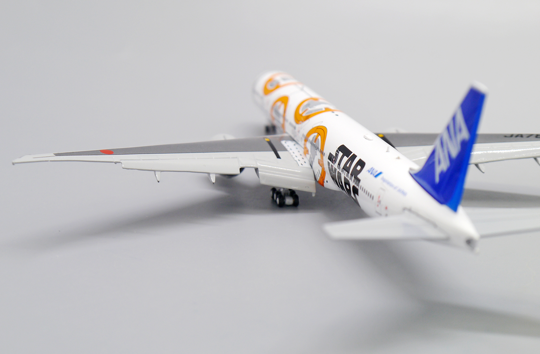 ScaleModelStore.com :: JC Wings 1:400 - EW4773005A - ANA All