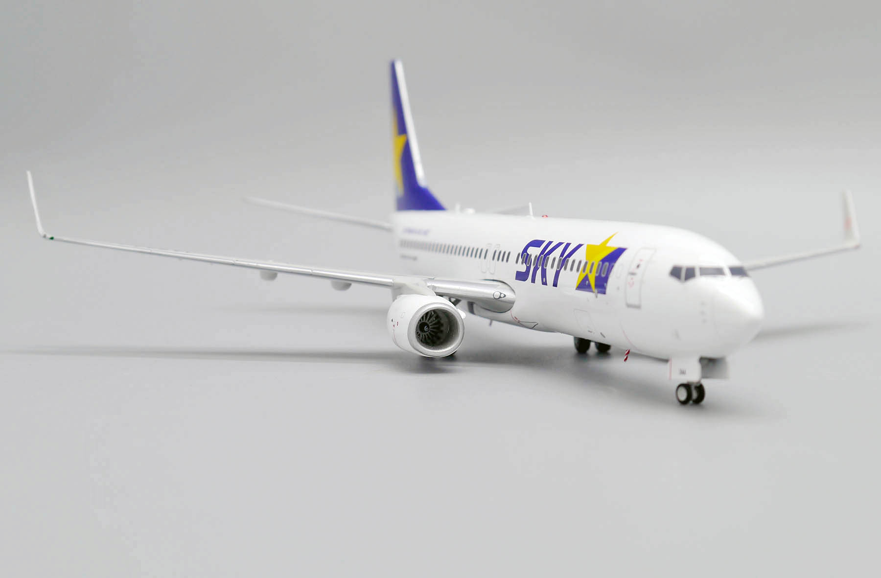 ScaleModelStore.com :: JC Wings 1:200 - EW2738012 - Skymark