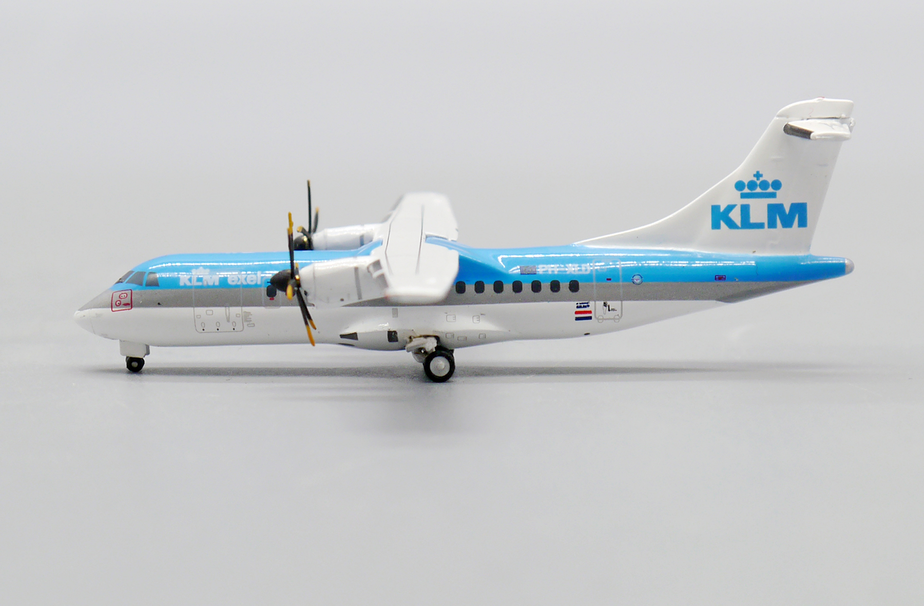 ScaleModelStore.com :: JC Wings 1:400 - XX40004 - KLM Exel ATR42-300