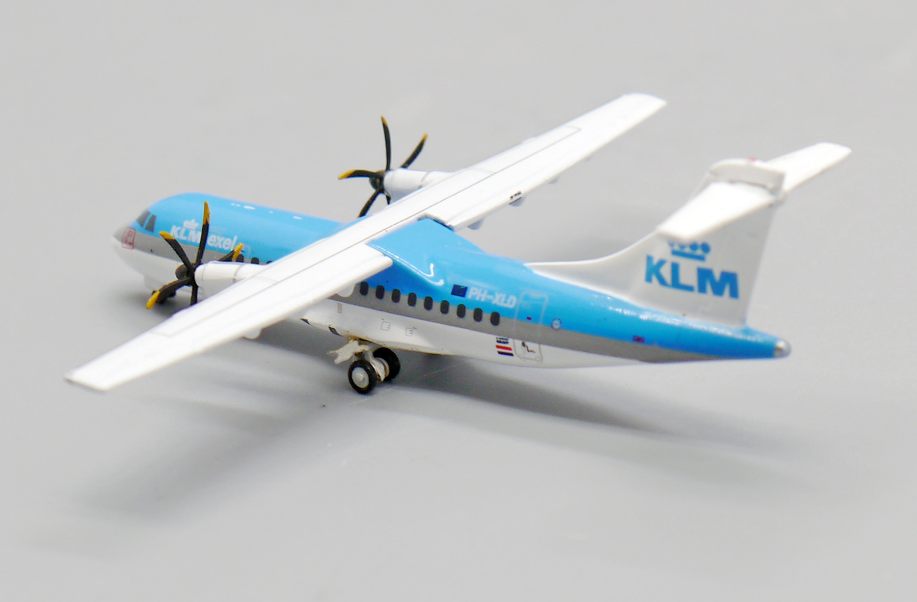 ScaleModelStore.com :: JC Wings 1:400 - XX40004 - KLM Exel ATR42-300