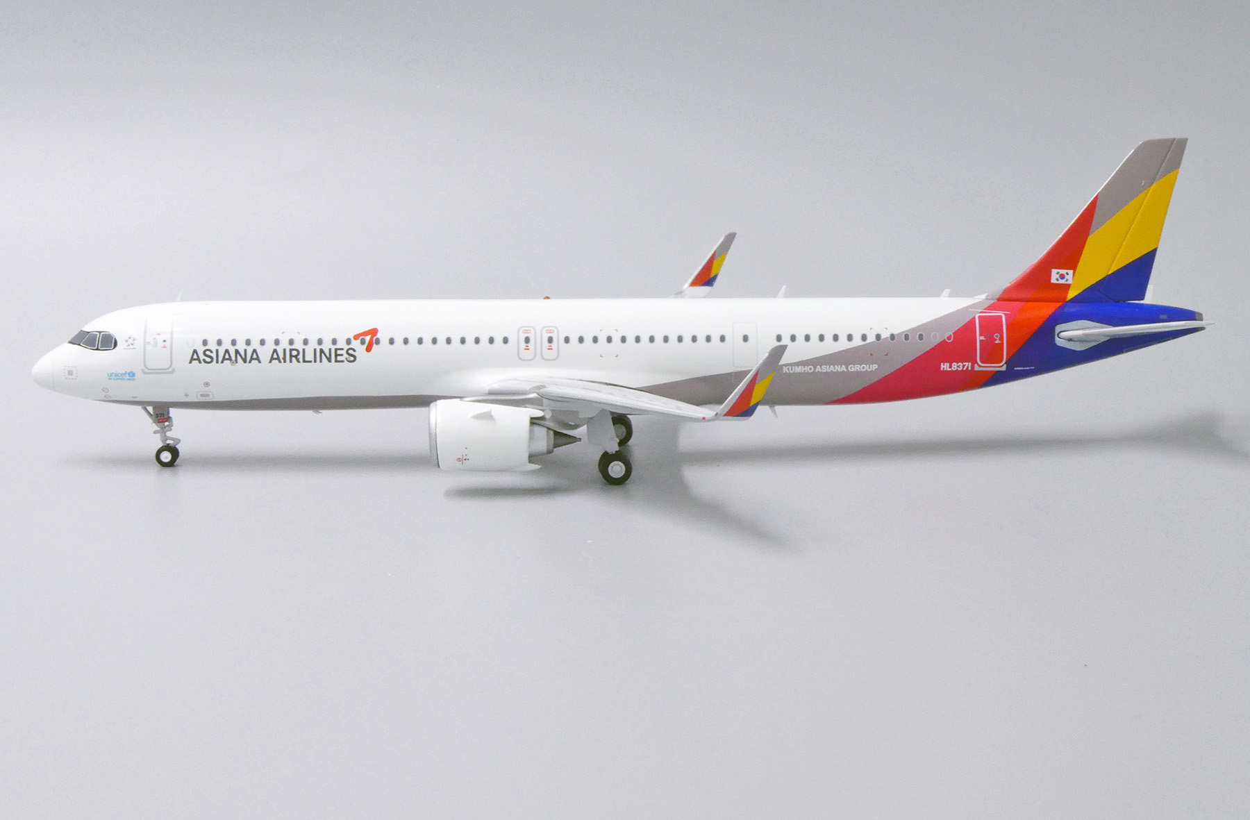 ScaleModelStore.com :: JC Wings 1:200 - XX2325 - Asiana Airlines