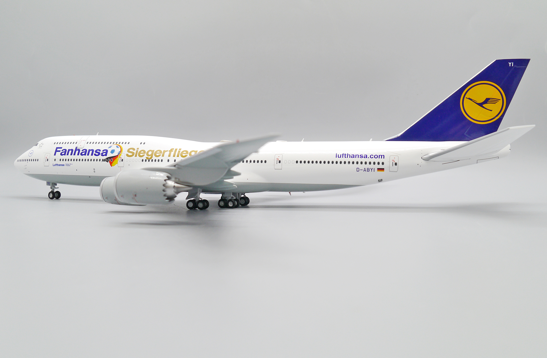 ScaleModelStore.com :: JC Wings 1:200 - EW2748004 - Lufthansa