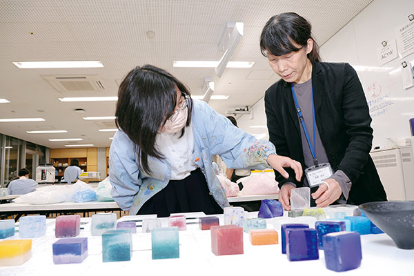 中高で美術大学の指導を体験“好き”を未来につなげる - 女子美術大学
